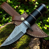 Buck Hunting Knife – Custom Damascus Skinning with Buffalo Horn Handle & Leather Sheath