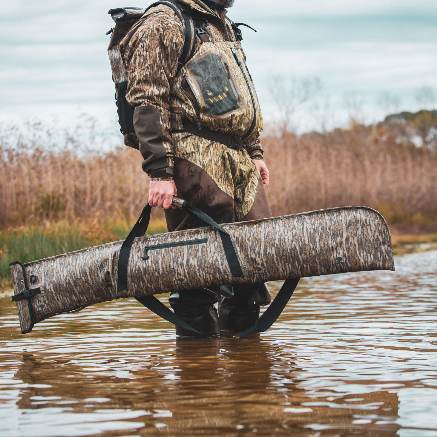 Mossy Oak - Auto-Sealing, Waterproof, Floating, Scent Proof Shotgun Bag