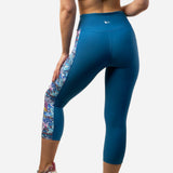 Enchanted Grayling Pocket Capri Leggings
